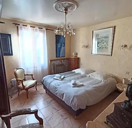 Maison Près De Villa